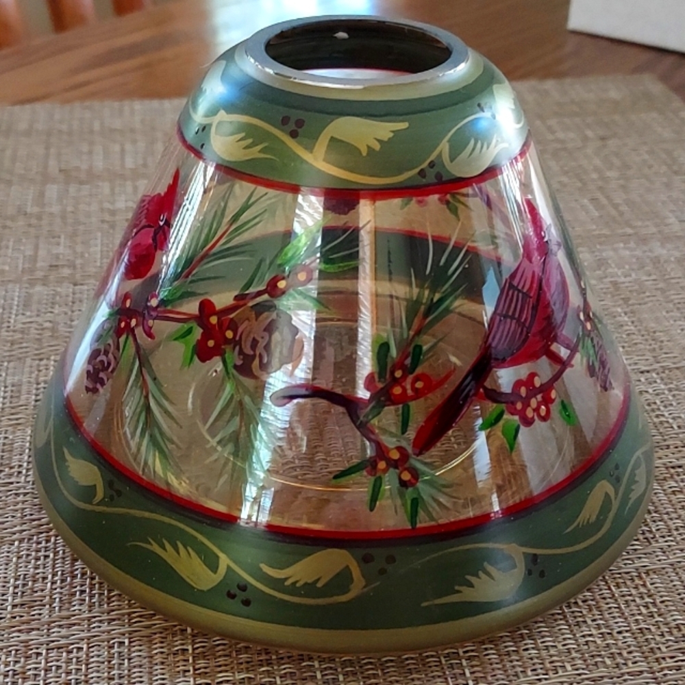 Glass shade cardinal spruce design